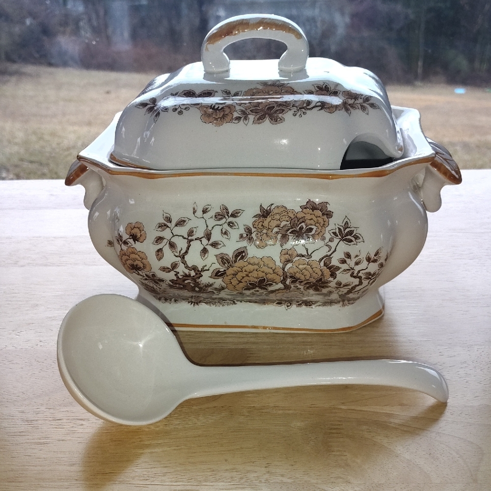 🍂 Vicki Of Japan Soup Tureen With Ladle. Excellent Vintage Ceramic Serving Bowl